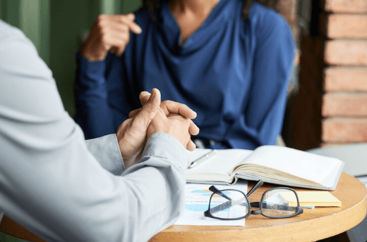 Therapist helping Client in Online Anxiety Therapy in Austin, Texas - Amority Health